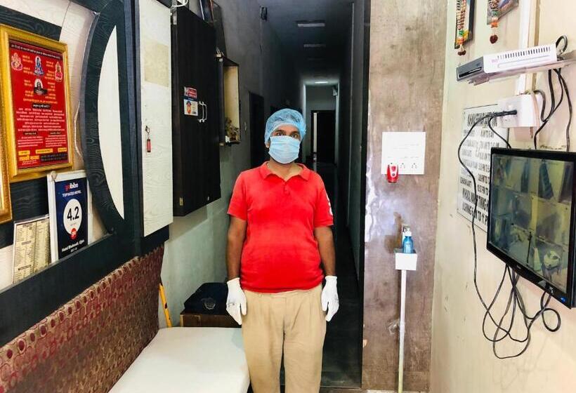 فندق Bholenath Palace Infront Of Mahakal Temple