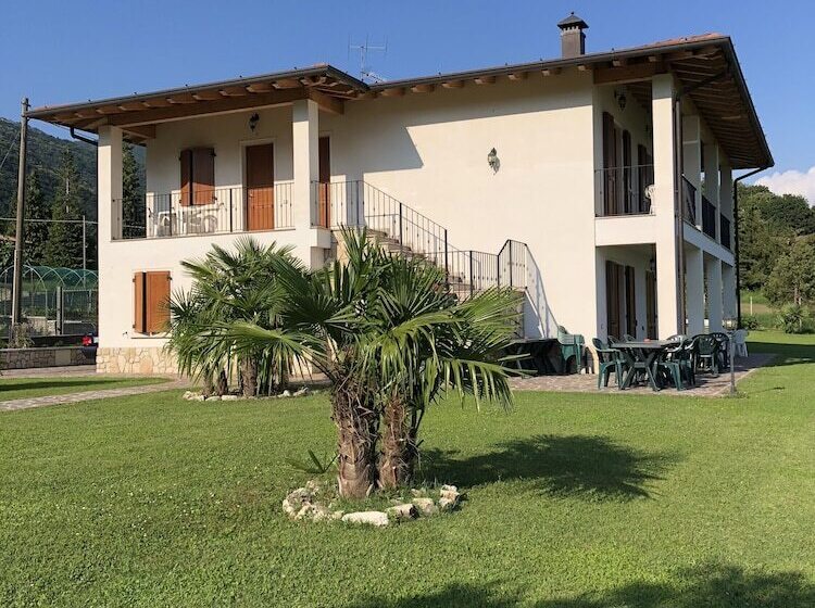 בית מלון כפרי Garni Marika