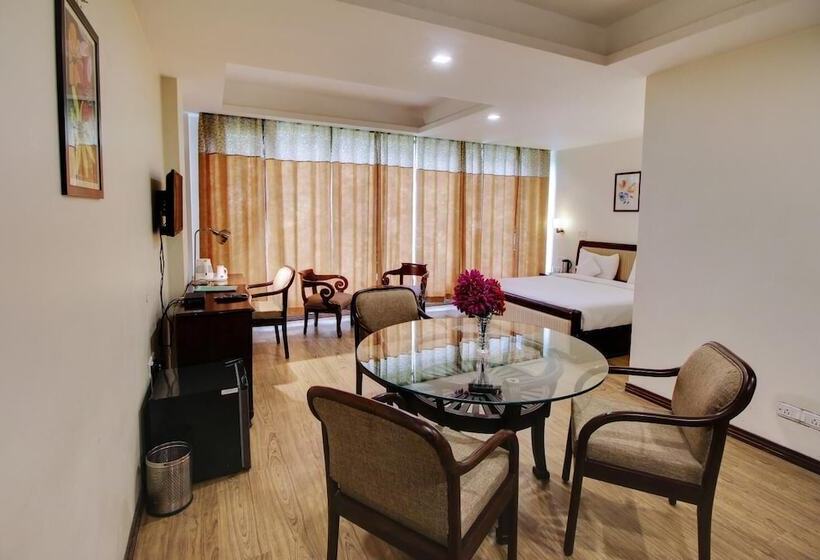 酒店 Katoch Grand By Vivaan