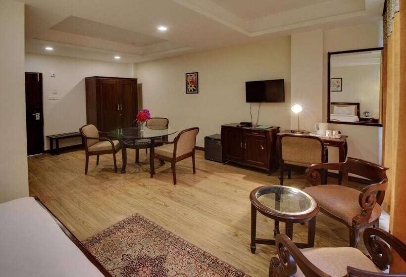 酒店 Katoch Grand By Vivaan