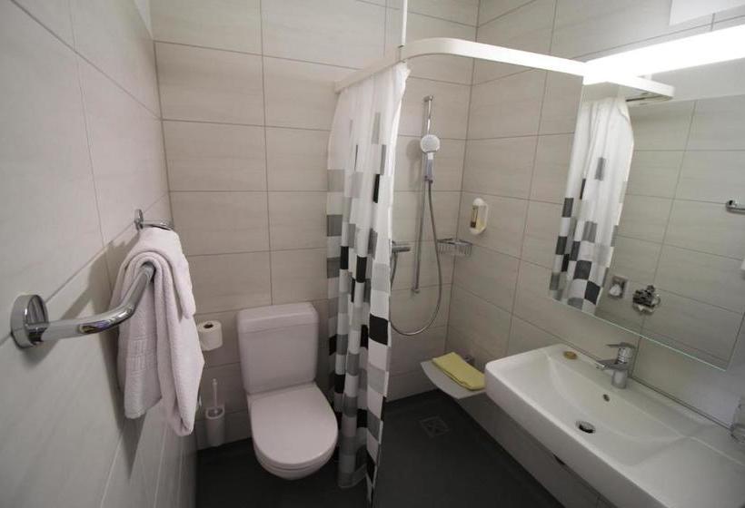 Отель Kurhaus Am Sarnersee