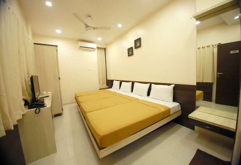 בית מלון כפרי Madhuri Executive