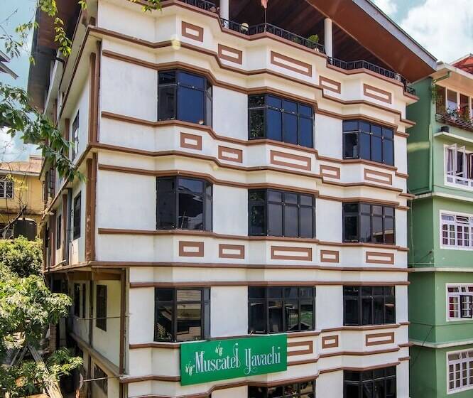 ホテル Muscatel Yavachi   400 Mts From Mg Marg