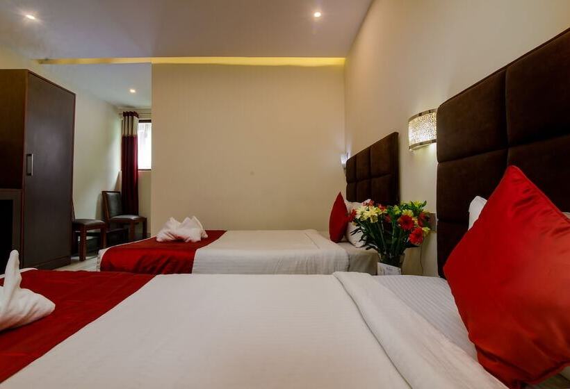 ホテル Muscatel Yavachi   400 Mts From Mg Marg