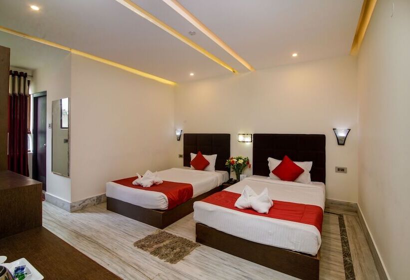 ホテル Muscatel Yavachi   400 Mts From Mg Marg