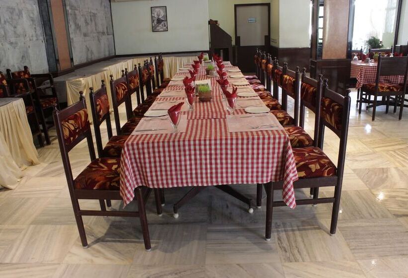 ホテル Parisutham