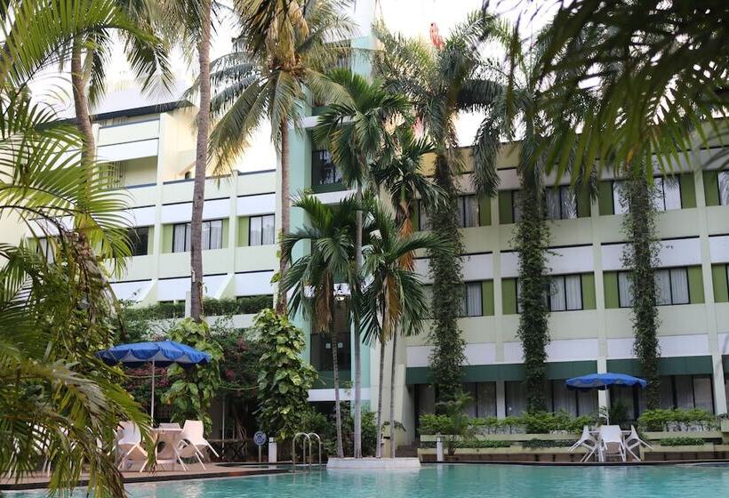 ホテル Parisutham