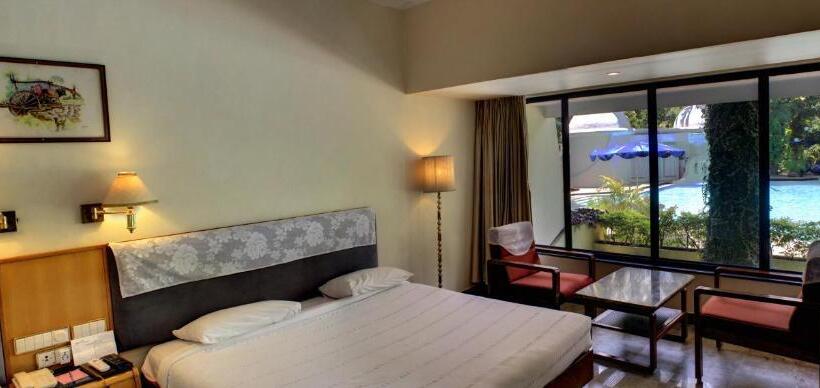 ホテル Parisutham