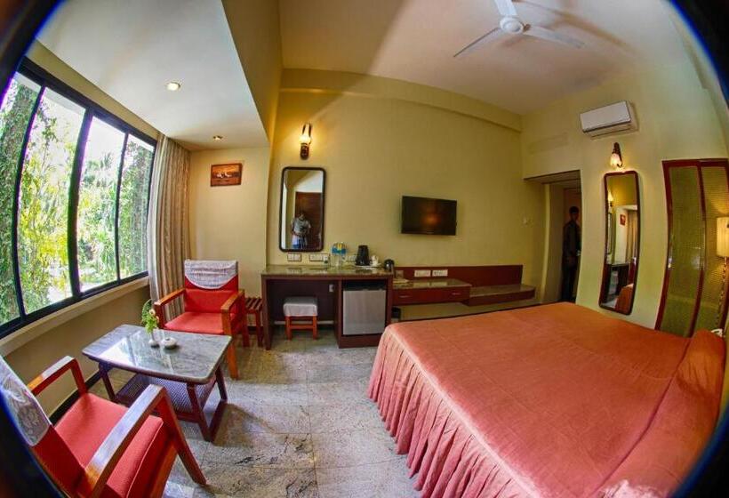 ホテル Parisutham