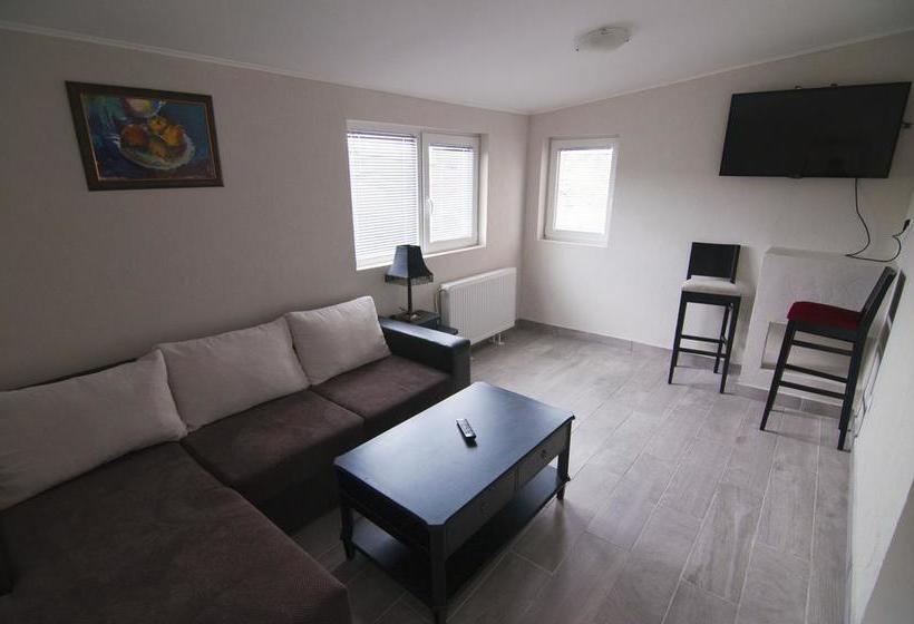 בית מלון כפרי Snow Heaven