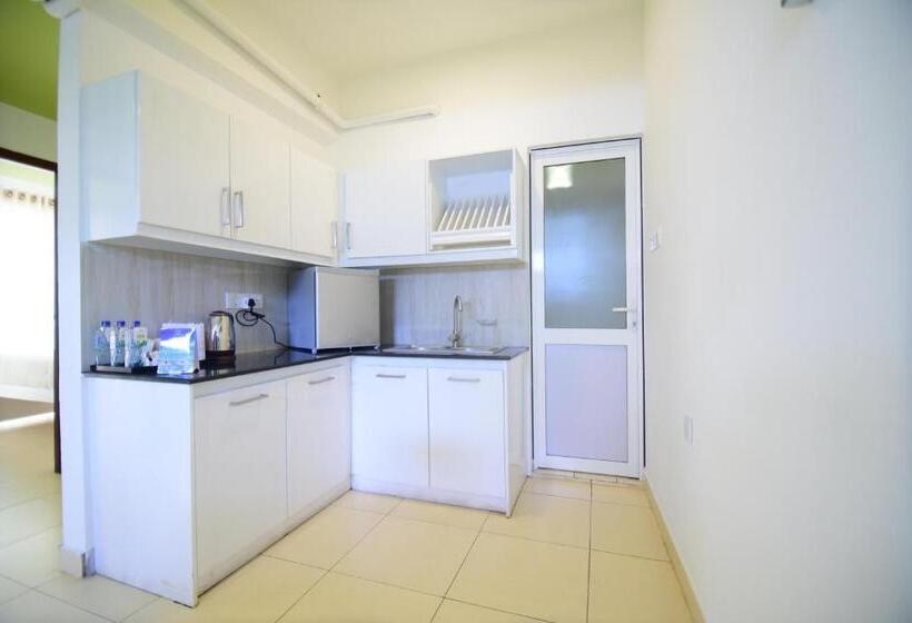 Отель Thilhara Days Inn