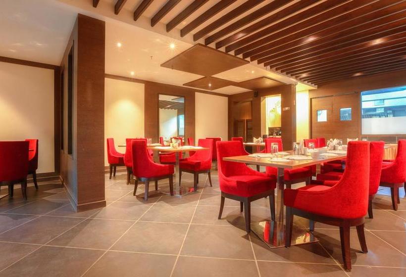 בית מלון כפרי Grand Bhabendra Alay