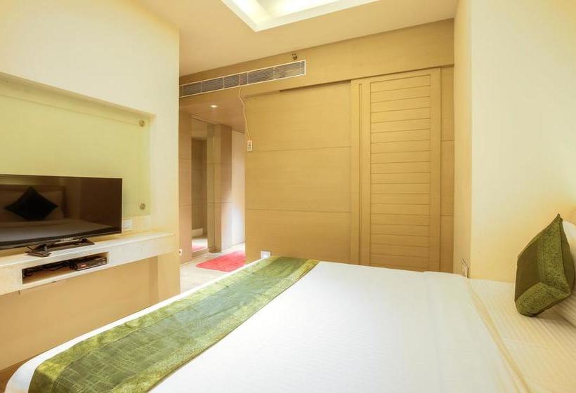 בית מלון כפרי Grand Bhabendra Alay