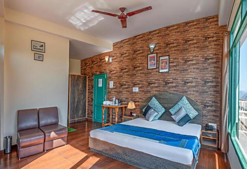 هتل Trimurti Pine Valley Resort