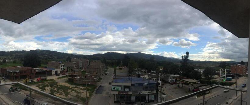 Отель Universal