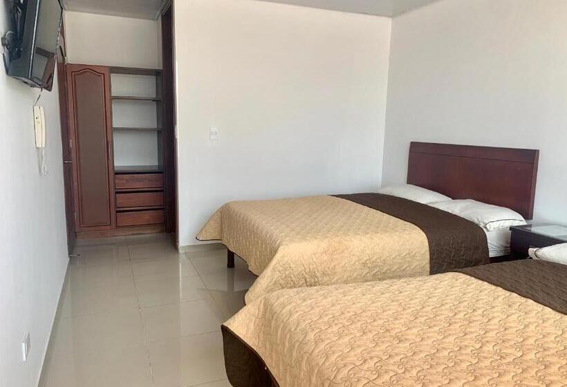 Отель Universal