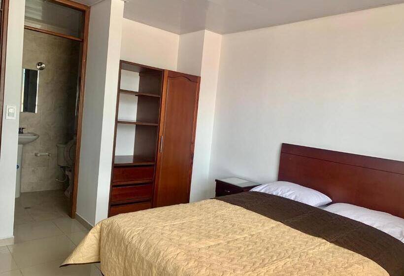 Отель Universal