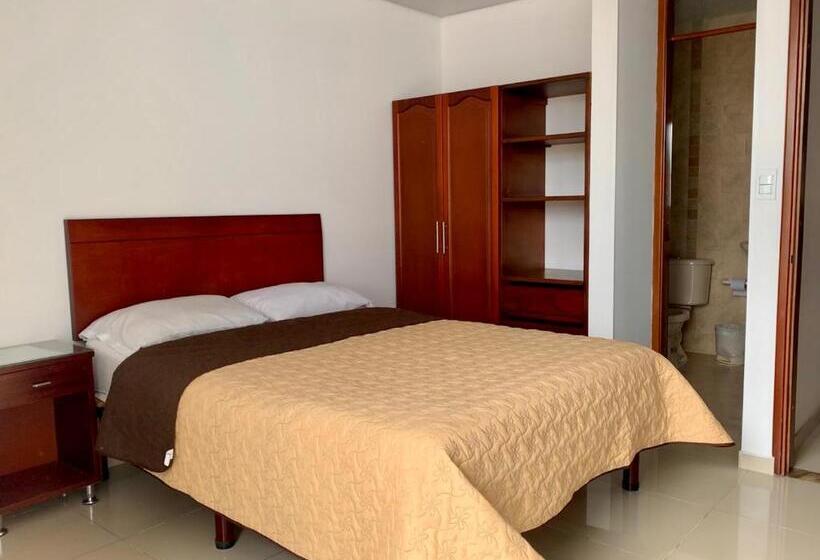 Отель Universal