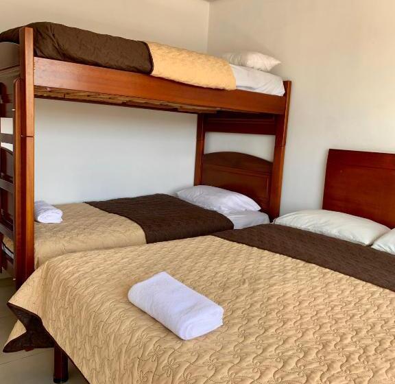 Отель Universal