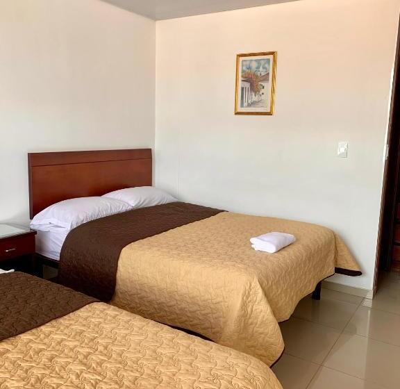 Отель Universal