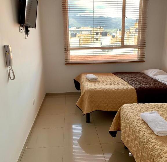 Отель Universal