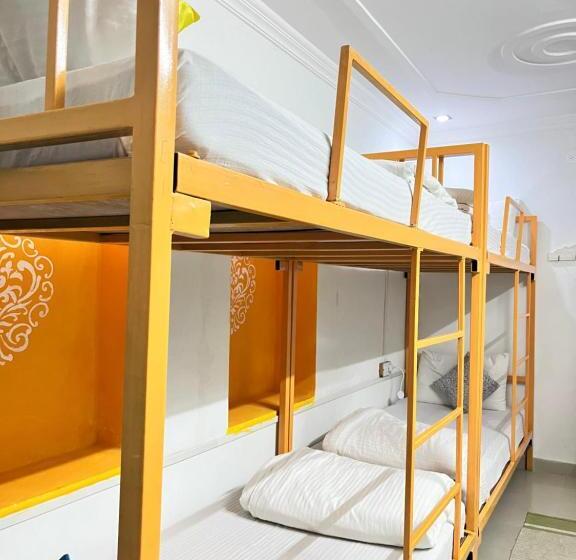 Jaisalmer Hostel Crowd