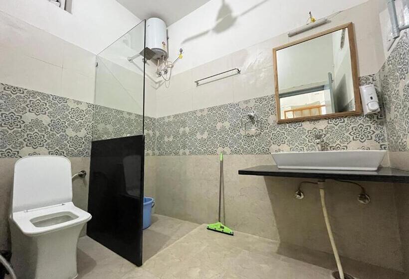 Jaisalmer Hostel Crowd