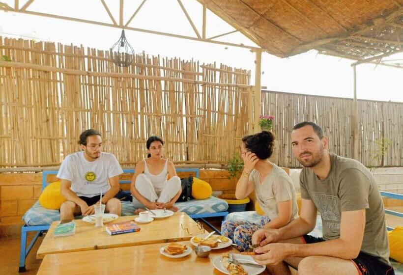 Jaisalmer Hostel Crowd