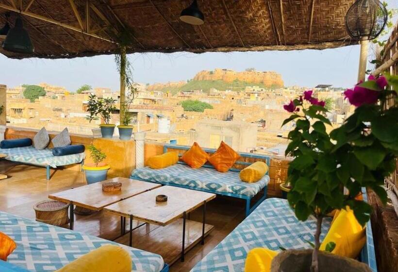 Jaisalmer Hostel Crowd