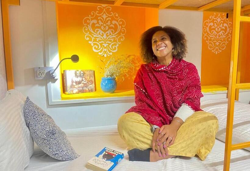 Jaisalmer Hostel Crowd