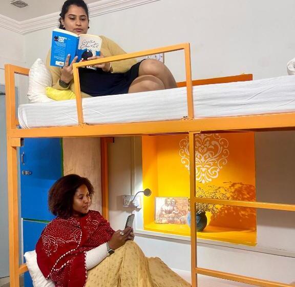 Jaisalmer Hostel Crowd