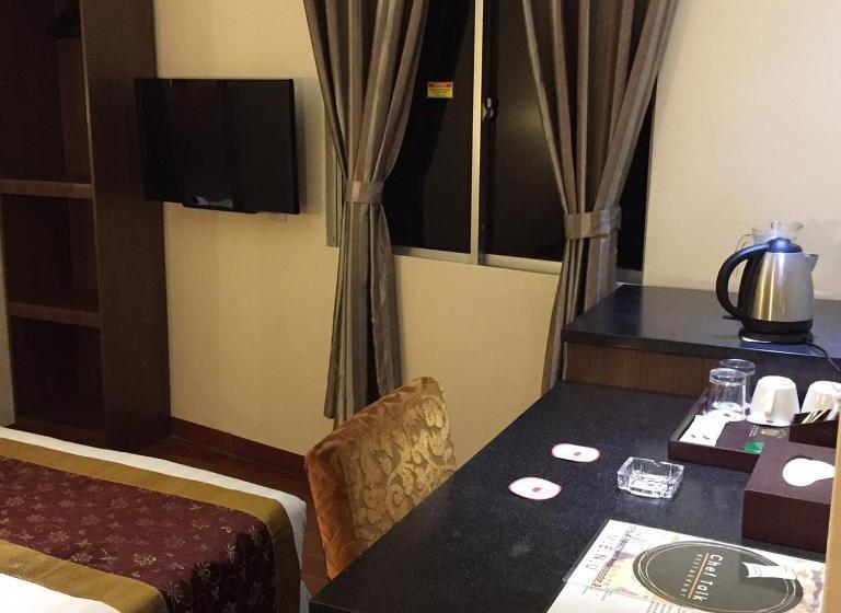 & Apartment Ambassador 3