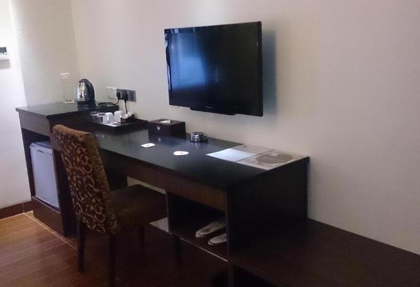 & Apartment Ambassador 3