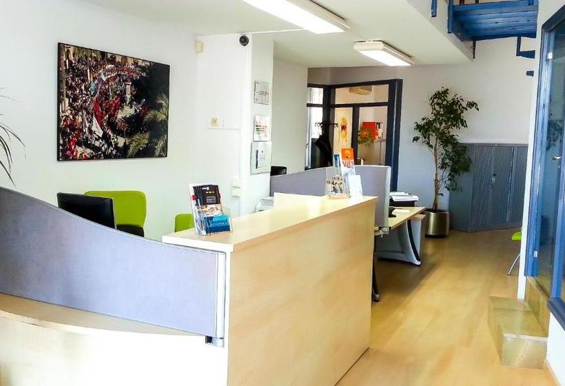 호스텔 Apartaments Turístics Residencia Vila Nova