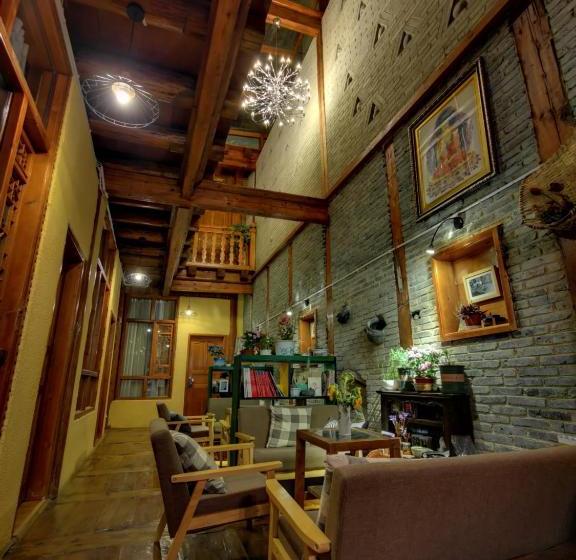 Общежитие Jha Lam Gang Inn