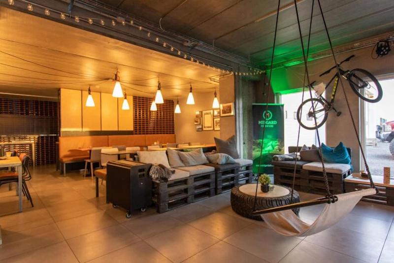 هاستل Midgard Base Camp