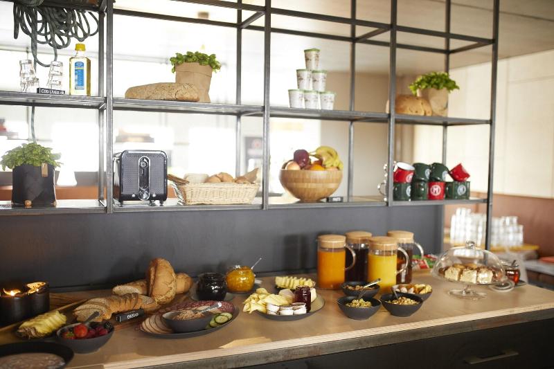 هاستل Midgard Base Camp