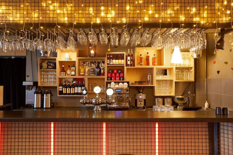 هاستل Midgard Base Camp