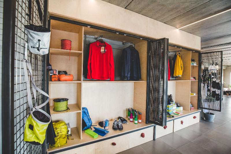 هاستل Midgard Base Camp