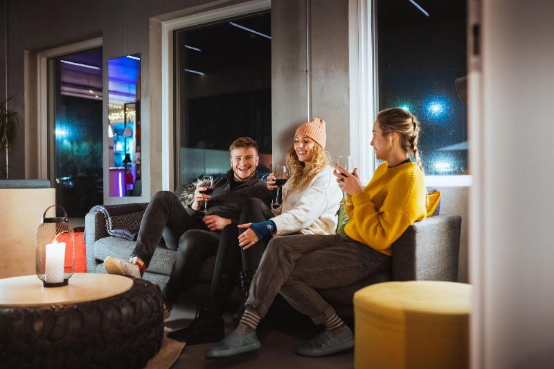 هاستل Midgard Base Camp