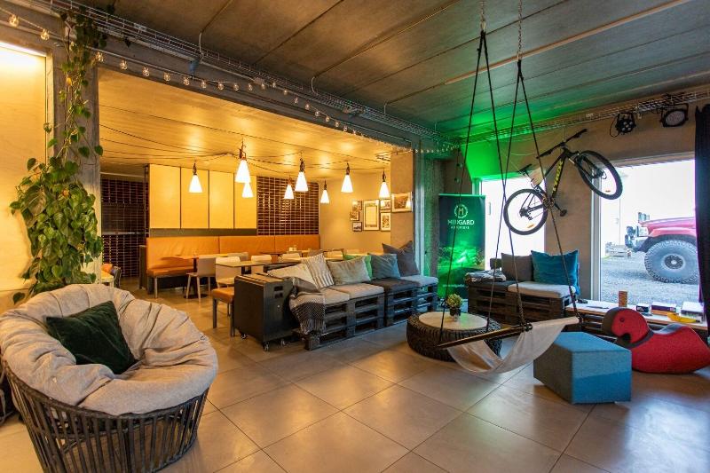 هاستل Midgard Base Camp