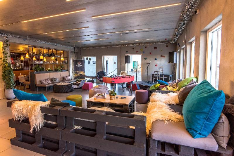 هاستل Midgard Base Camp