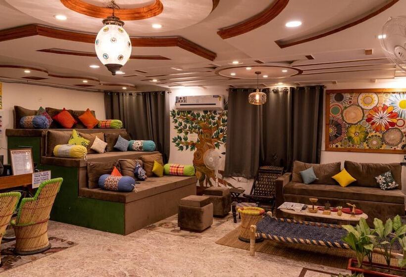 הוסטל Moustache Agra