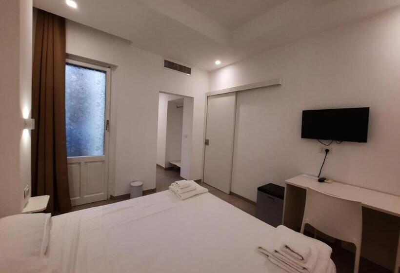 住宿加早餐  Antares Rooms And Suites