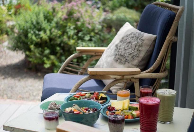 تختخواب و صبحانه Eco Villa