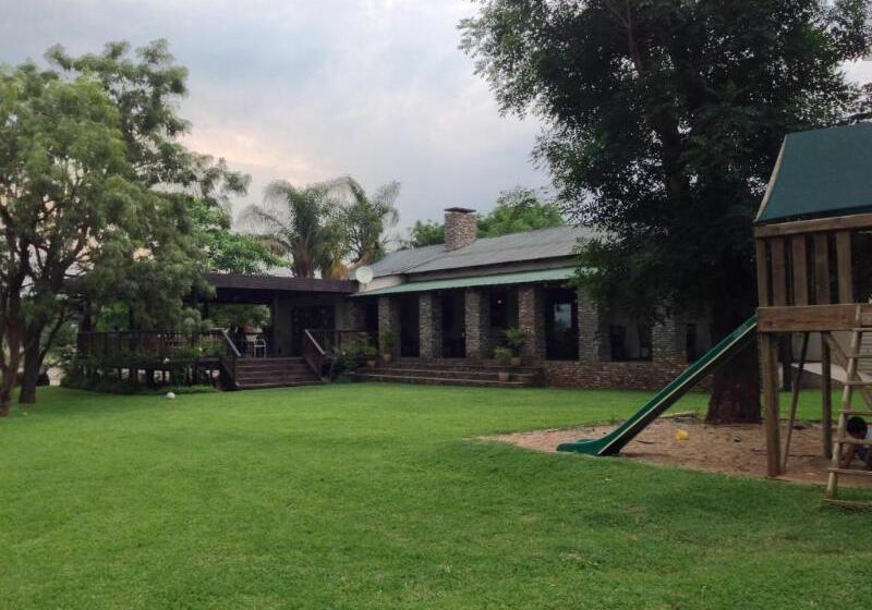 Bed and Breakfast Hamiltons Lodge & Restaurant