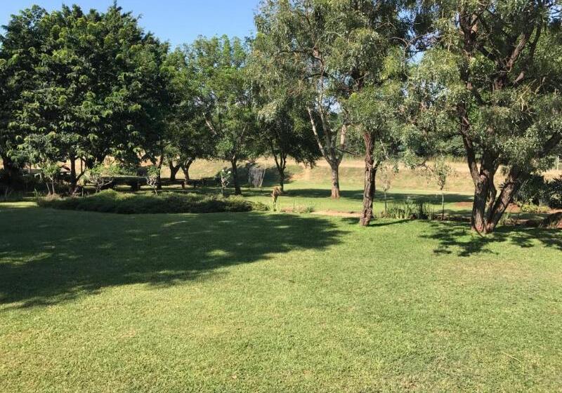تختخواب و صبحانه Hamiltons Lodge & Restaurant