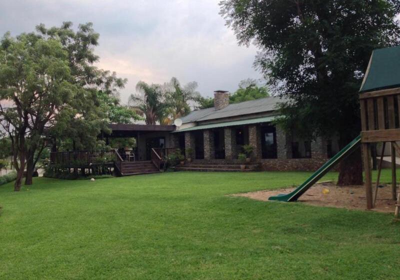 Bed and Breakfast Hamiltons Lodge & Restaurant