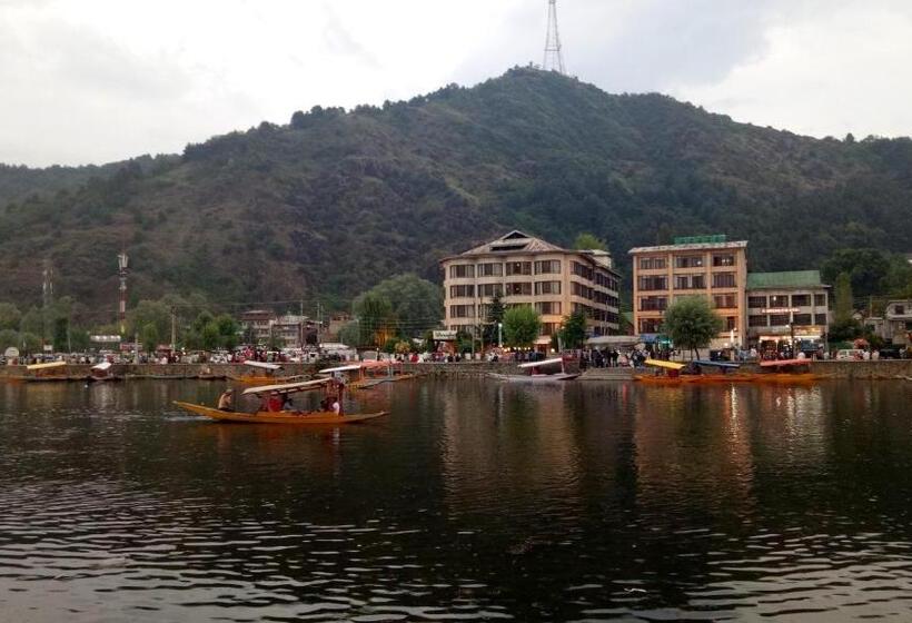 Bed and Breakfast House Boat New Pala Palace