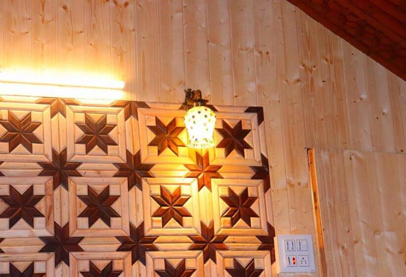 Bed and Breakfast House Boat New Pala Palace